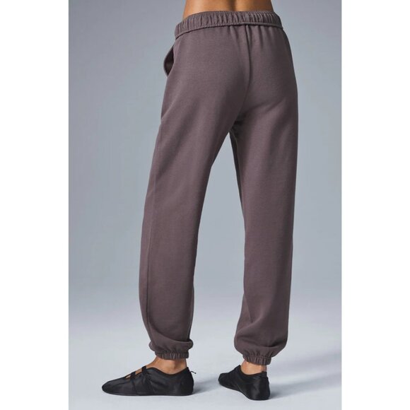 ALO Yoga Accolade Sweatpants in Raisinette - Picture 6 of 7